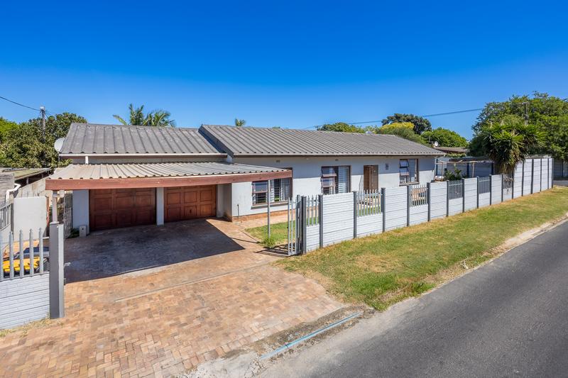 3 Bedroom Property for Sale in Peerless Park North Western Cape